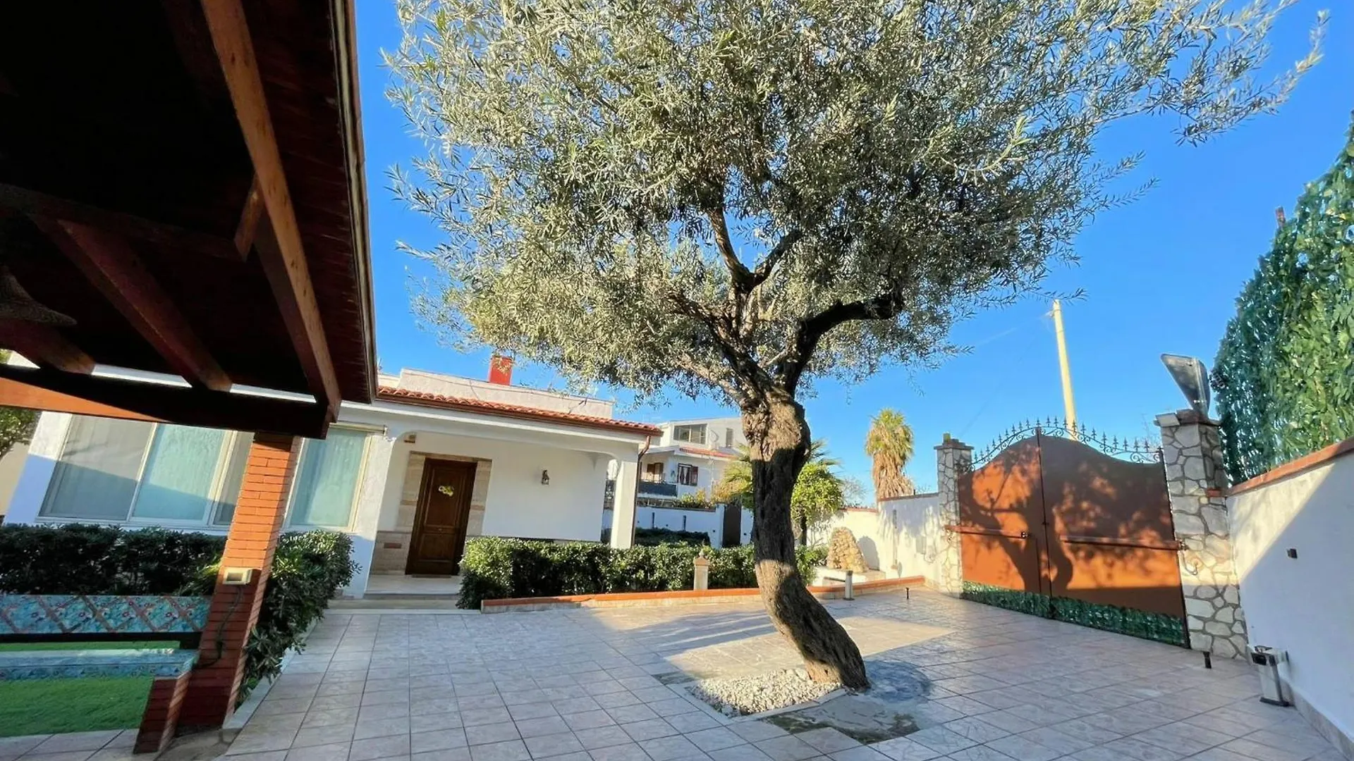 Casa Vacanze Ciachea Home - Villa Accogliente Con Bbq, Giardino E Parcheggio , A Due Passi Da Palermo & Aereoporto Carini Włochy