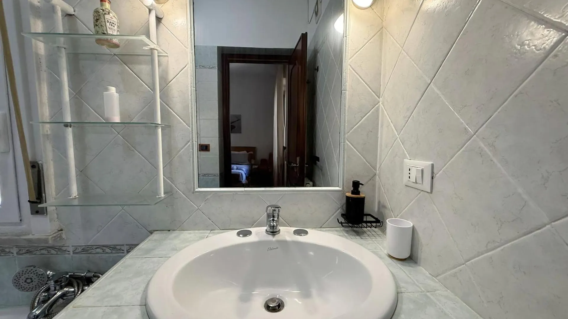 Dom wakacyjny Casa Vacanze Ciachea Home - Villa Accogliente Con Bbq, Giardino E Parcheggio , A Due Passi Da Palermo & Aereoporto Carini