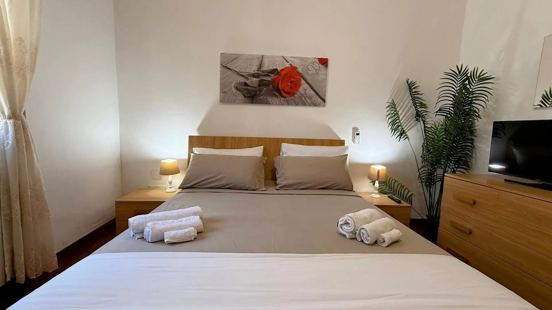 Dom wakacyjny Casa Vacanze Ciachea Home - Villa Accogliente Con Bbq, Giardino E Parcheggio , A Due Passi Da Palermo & Aereoporto Carini